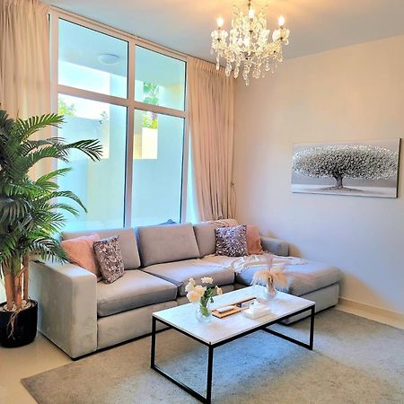 Villa Victoria Damac Hills 2 Family Retreat With Waterpark And Petting Farm Dubai Eksteriør billede